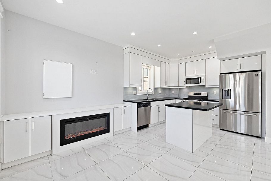 1 2430 E 41 Avenue Vancouver, BC - 10