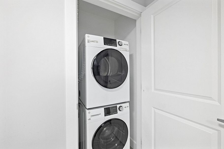 1 2430 E 41 Avenue Vancouver, BC - 18