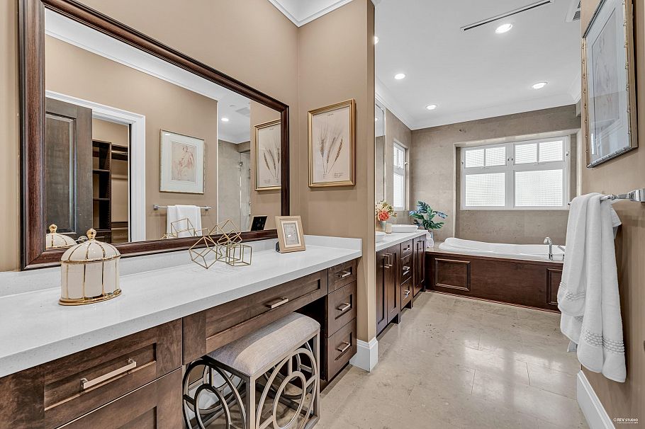 2069 W 28th Avenue Vancouver, BC - 28