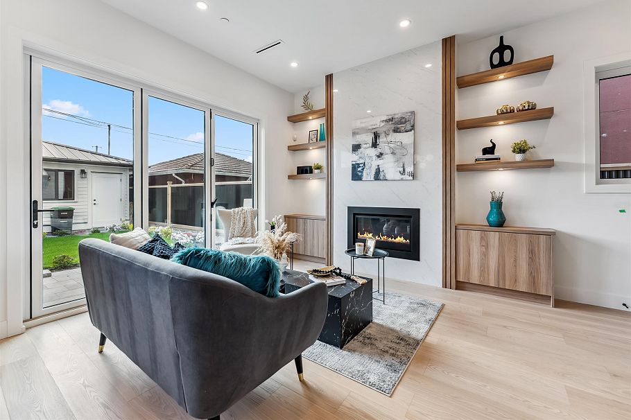 2 4763 Commercial Street Vancouver, BC - 4