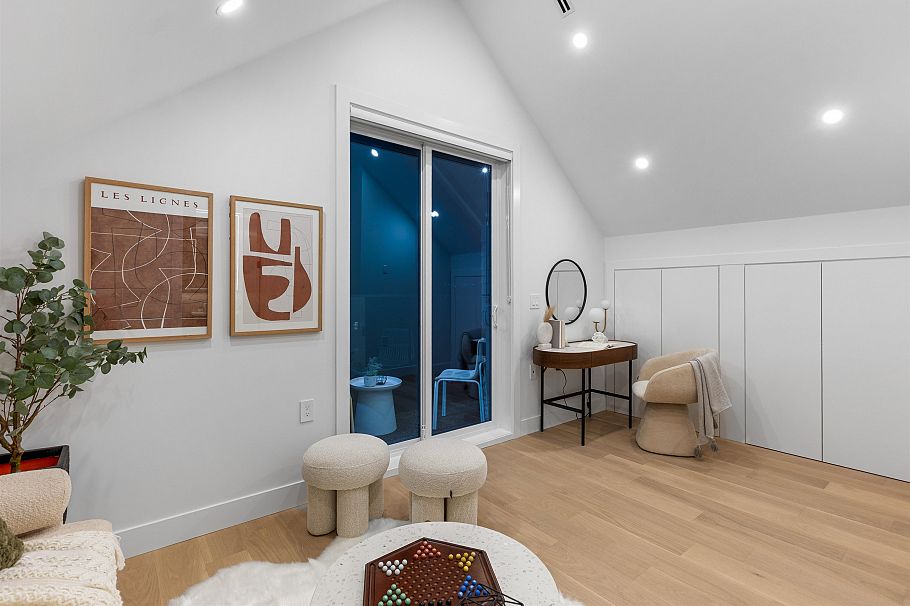 2 2435 Napier Street Vancouver, BC - 11