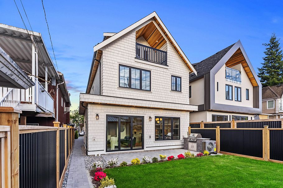 2 4763 Commercial Street Vancouver, BC - 1