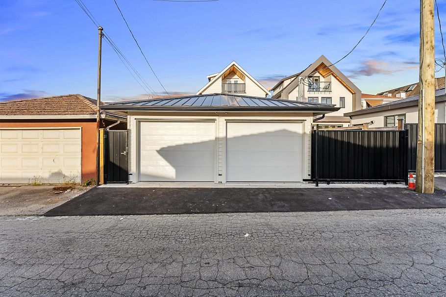 2 4763 Commercial Street Vancouver, BC - 31