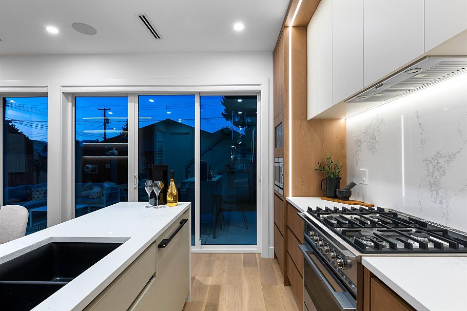 2 2435 Napier Street Vancouver, BC - 5