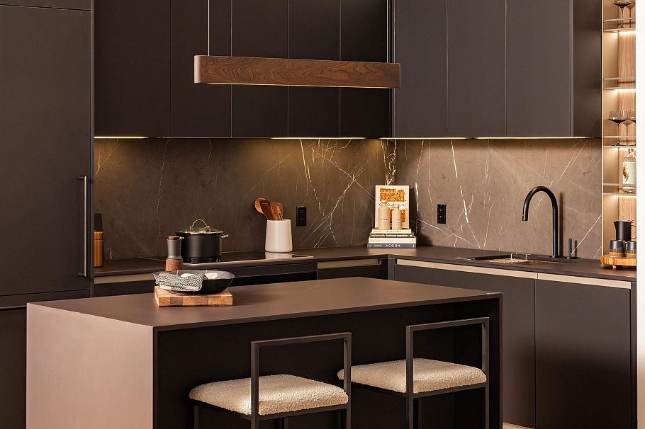 210 480 W 16th Avenue Vancouver, BC - 2