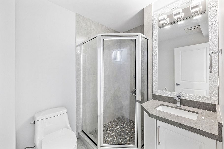 1 2430 E 41 Avenue Vancouver, BC - 36