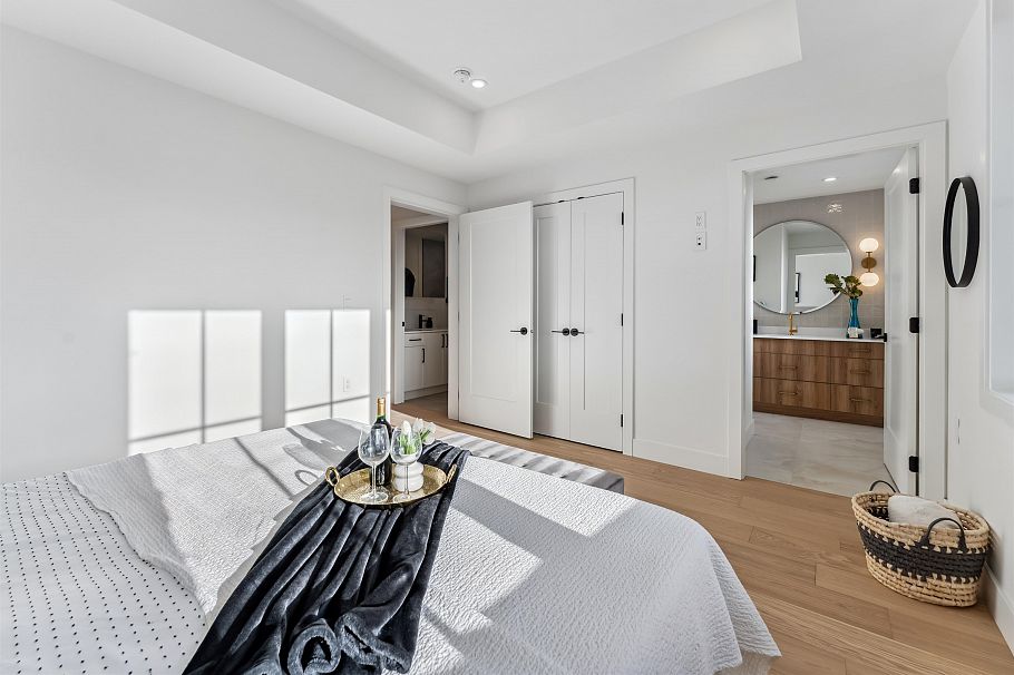 2 4763 Commercial Street Vancouver, BC - 16