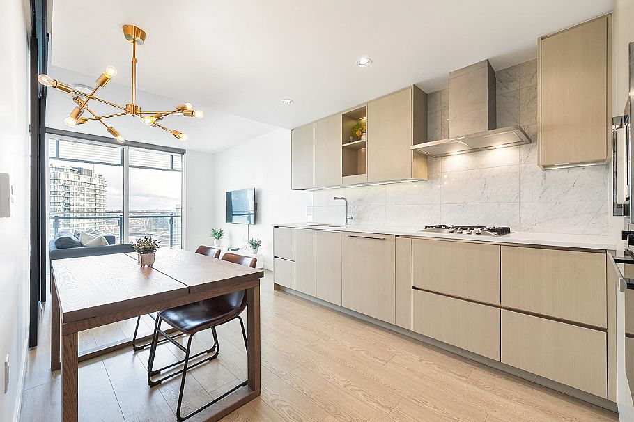 2212 89 Nelson Street Vancouver, BC - 3