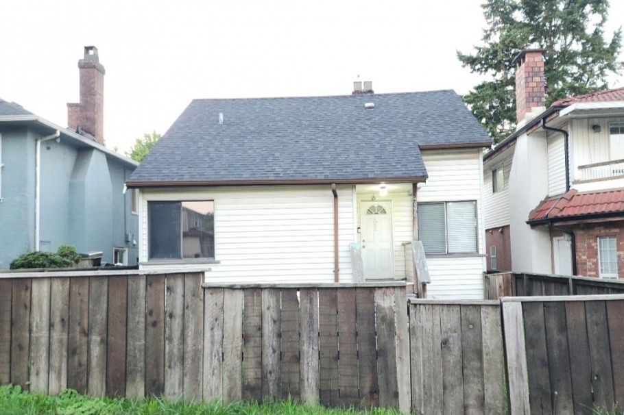 4795 Knight Street Vancouver, BC - 1