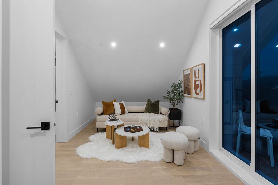 2 2435 Napier Street Vancouver, BC - 10