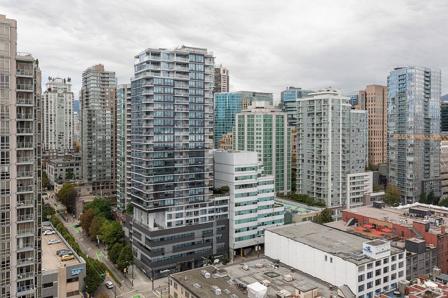 2710 928 Beatty Street Vancouver, BC - 27