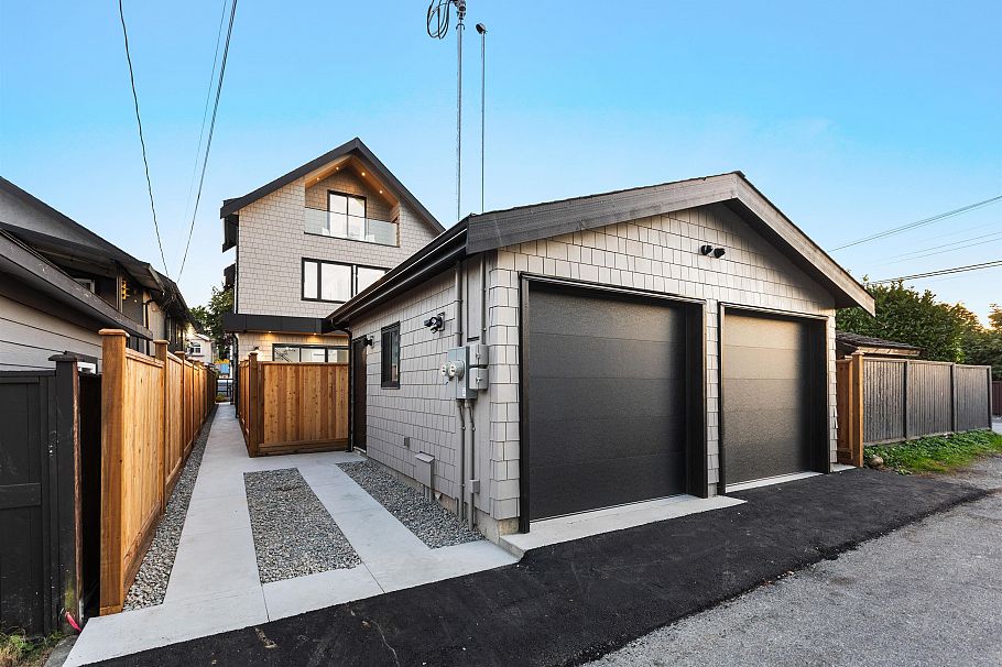 1 2435 Napier Street Vancouver, BC - 10