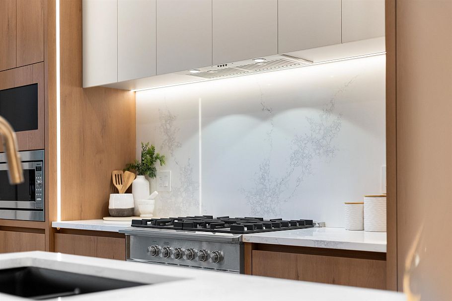 1 2435 Napier Street Vancouver, BC - 2