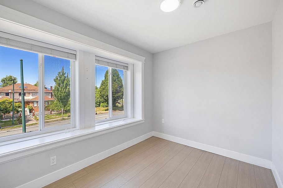 1 2430 E 41 Avenue Vancouver, BC - 14