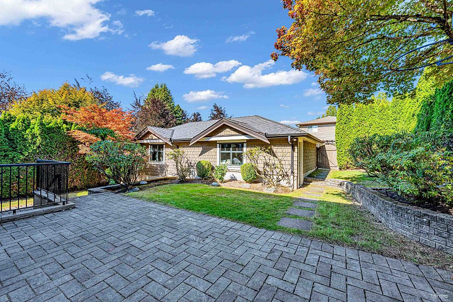 2069 W 28th Avenue Vancouver, BC - 3