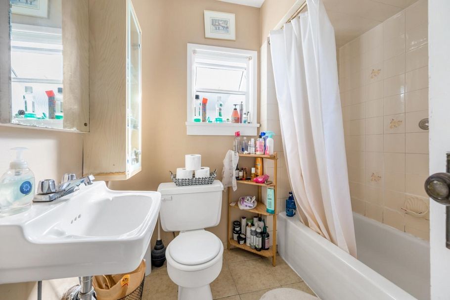 2641 E 7th Avenue Vancouver, BC - 5