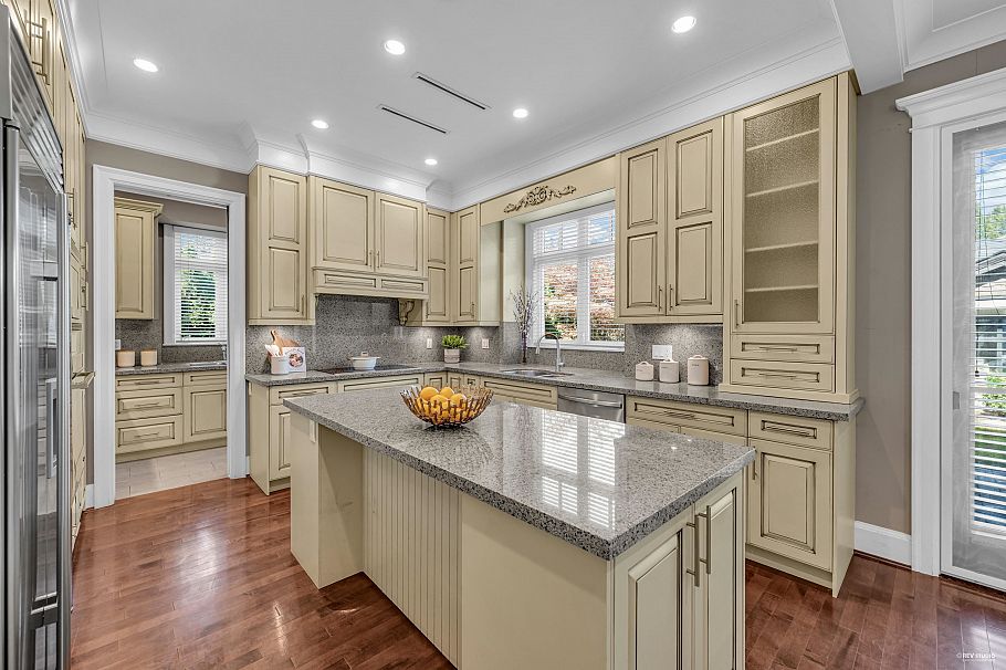 2069 W 28th Avenue Vancouver, BC - 18