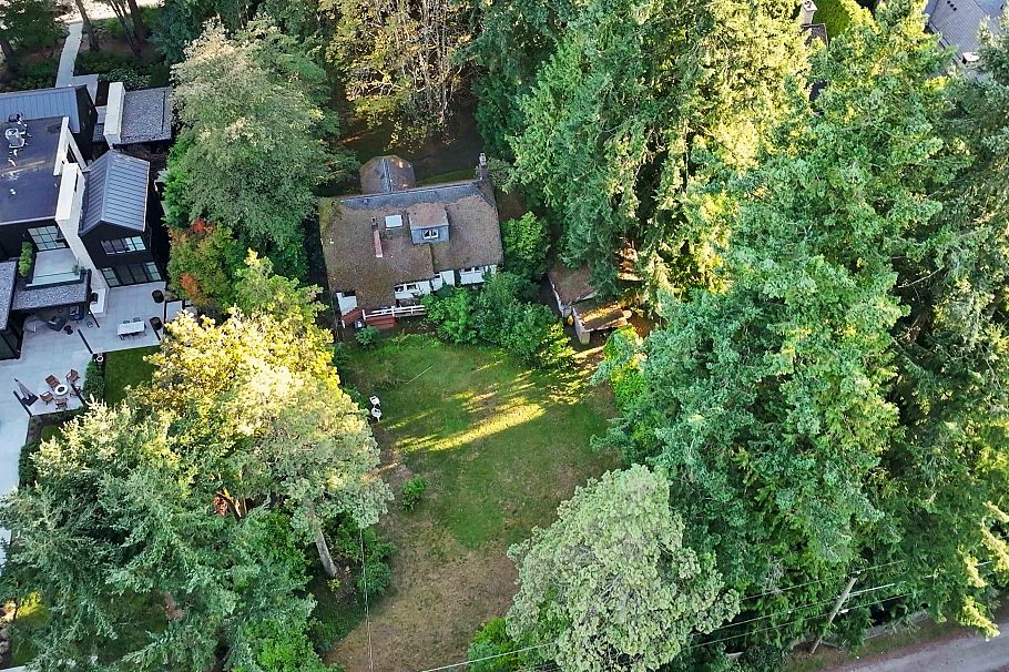 4755 W 6th Avenue Vancouver, BC - 3