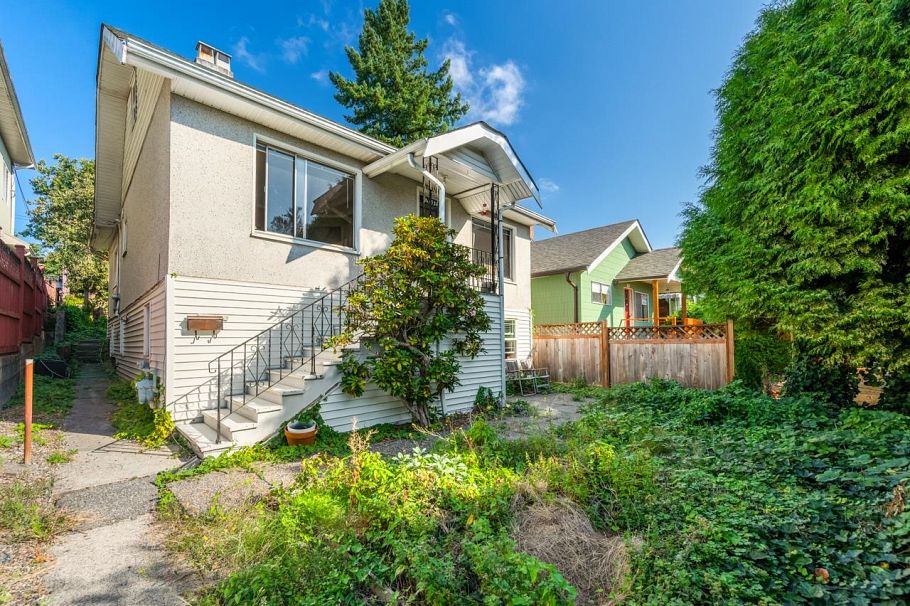 2641 E 7th Avenue Vancouver, BC - 2