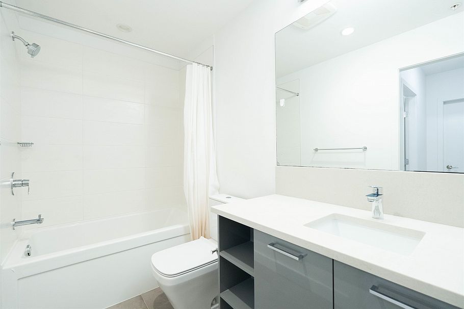 303 3581 Ross Drive Vancouver, BC - 12