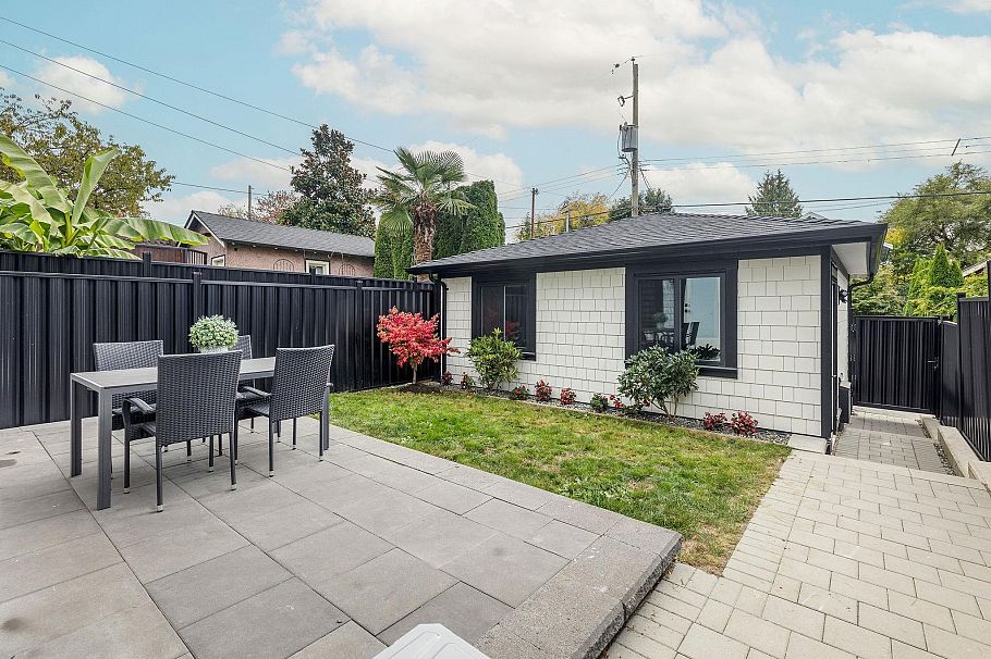 2334 E 5th Avenue Vancouver, BC - 22