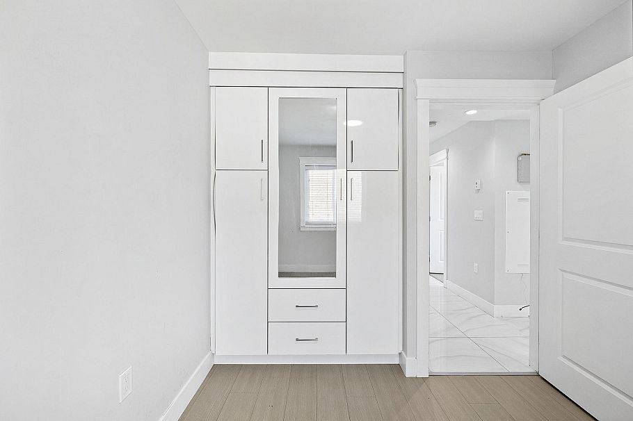 1 2430 E 41 Avenue Vancouver, BC - 30