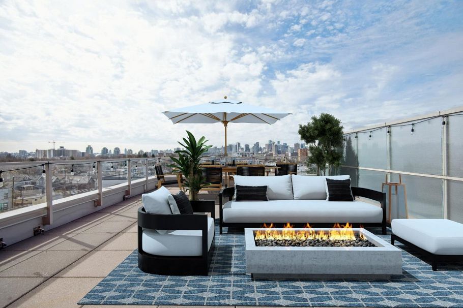 808 933 E Hastings Street Vancouver, BC - 2