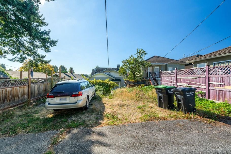 2641 E 7th Avenue Vancouver, BC - 21