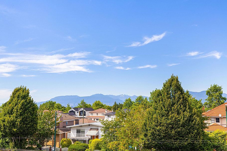 1 2430 E 41 Avenue Vancouver, BC - 37