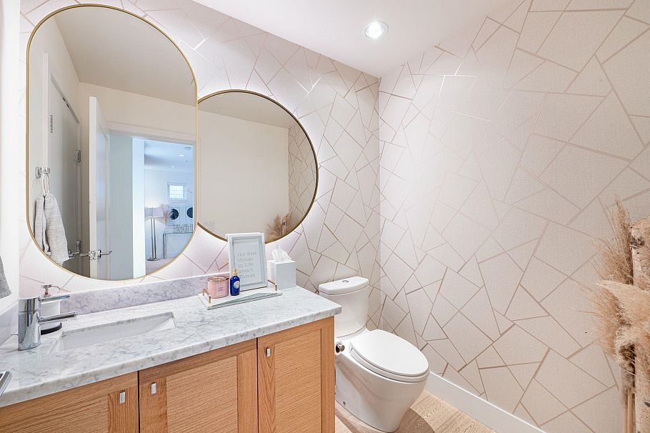 20 555 Raven Woods Drive North Vancouver, BC - 20