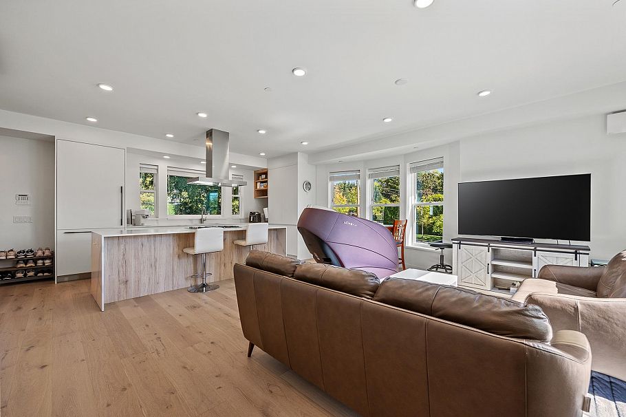 1312 W 57th Avenue Vancouver, BC - 11