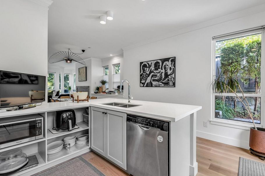 1664 St.Georges Avenue North Vancouver, BC - 20