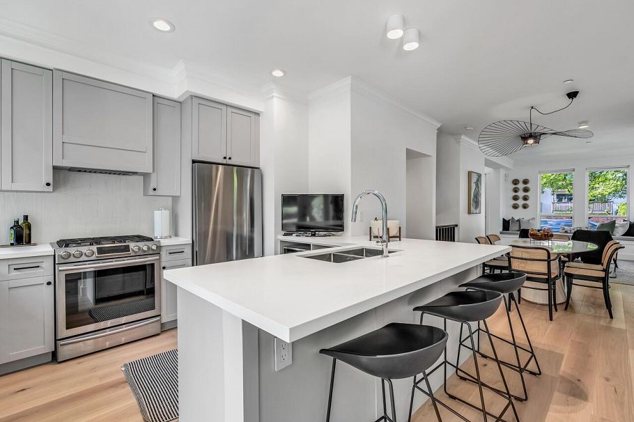 1664 St.Georges Avenue North Vancouver, BC - 21