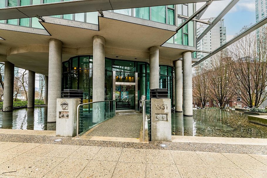 509 1331 West Georgia Street Vancouver, BC - 3