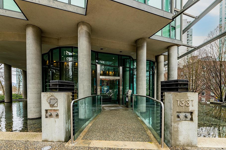 509 1331 West Georgia Street Vancouver, BC - 4