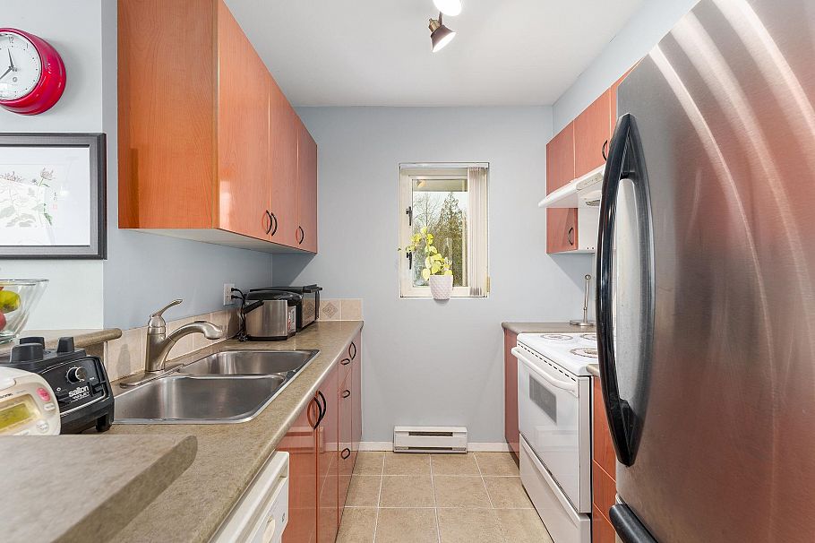 901 2763 Chandlery Place Vancouver, BC - 9