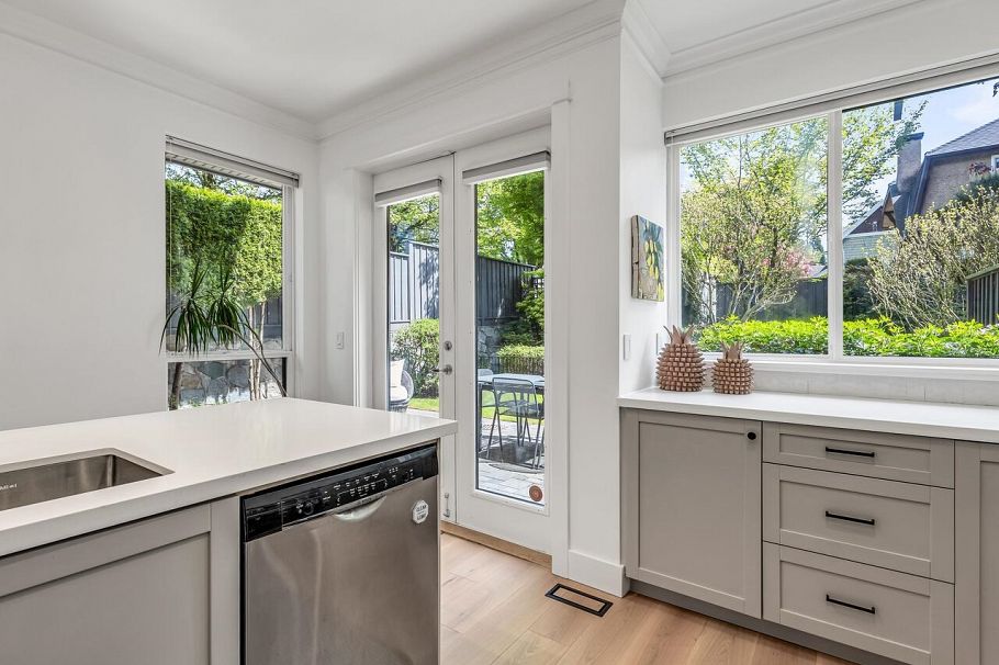 1664 St.Georges Avenue North Vancouver, BC - 19