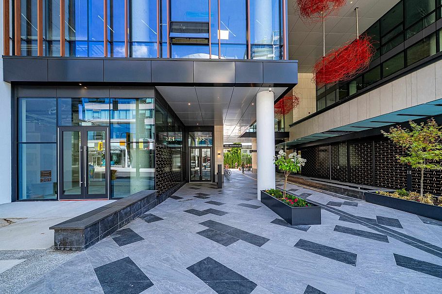 1306 135 E 13th Street North Vancouver, BC - 33