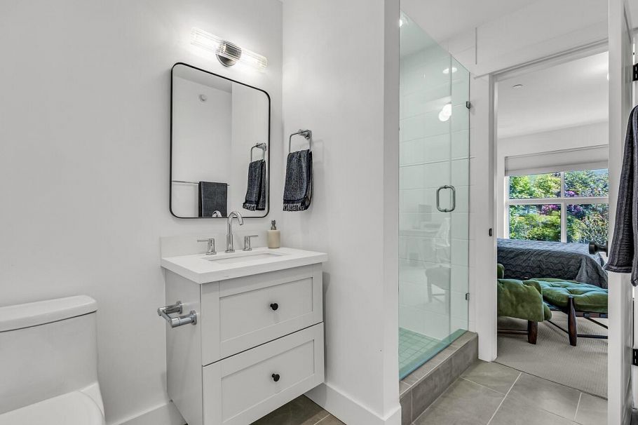 1664 St.Georges Avenue North Vancouver, BC - 35