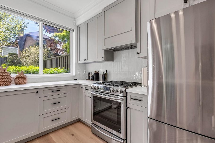 1664 St.Georges Avenue North Vancouver, BC - 18