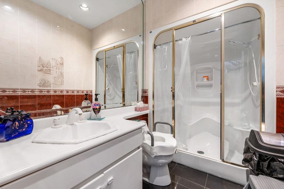 2085 Qualicum Drive Vancouver, BC - 28