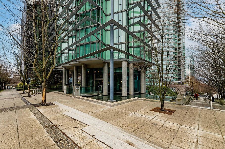 509 1331 West Georgia Street Vancouver, BC - 2