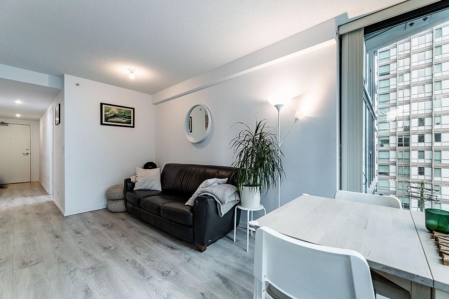 509 1331 West Georgia Street Vancouver, BC - 9