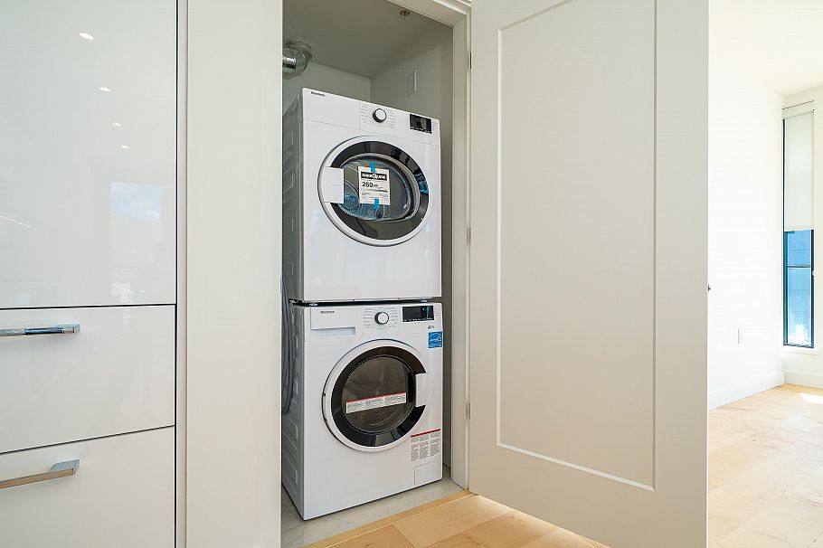 1306 135 E 13th Street North Vancouver, BC - 16