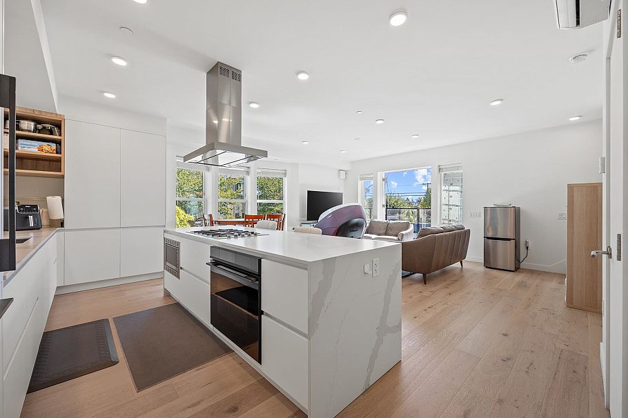 1312 W 57th Avenue Vancouver, BC - 3