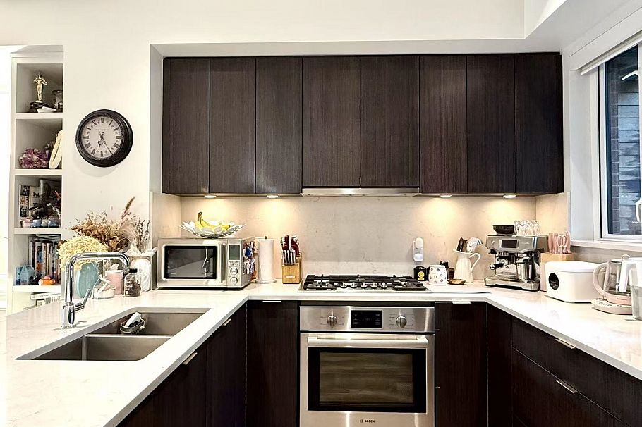 5432 Oak Street Vancouver, BC - 5