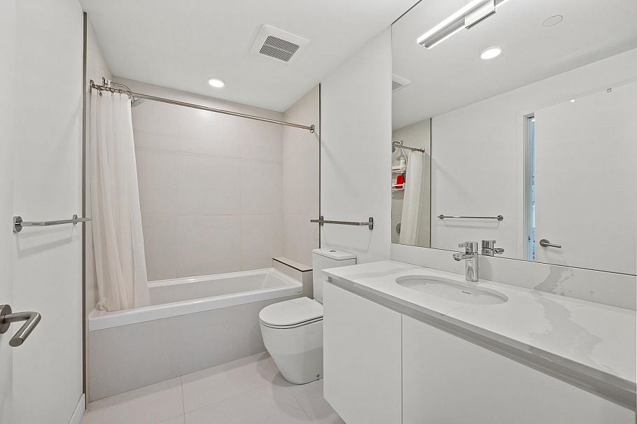 1312 W 57th Avenue Vancouver, BC - 17