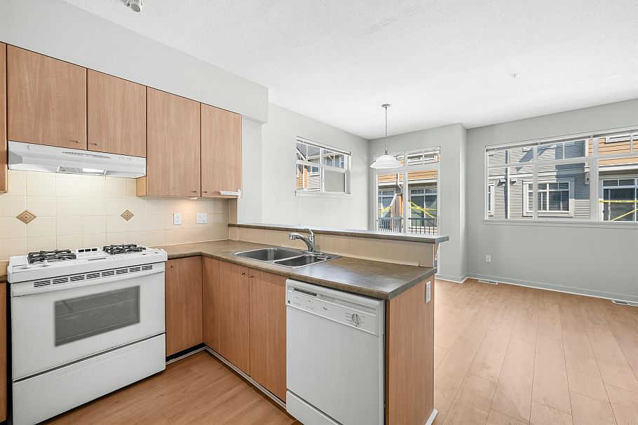 3265 Clermont Mews Vancouver, BC - 6