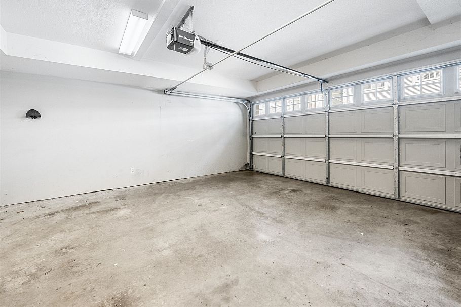 3265 Clermont Mews Vancouver, BC - 32