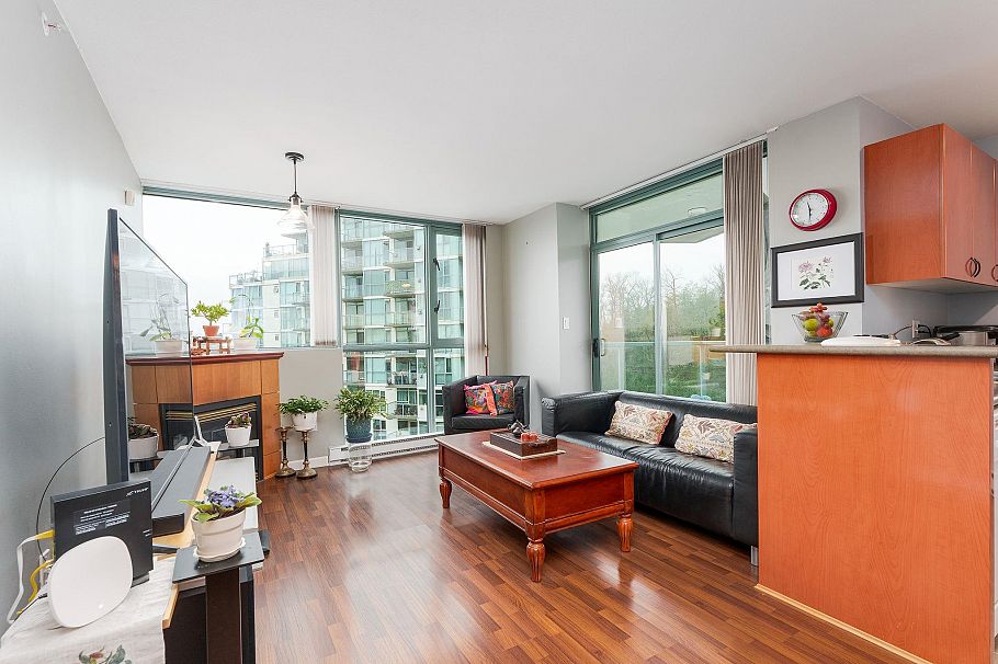 901 2763 Chandlery Place Vancouver, BC - 1